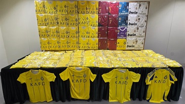 Hong Kong Customs, during major international sports events, conducted a special operation against the sale of counterfeit goods by mobile hawkers on July 26 and 31, August 19 and 20, and today (August 23). During the operation, over 1 200 items of suspected counterfeit goods with an estimated market value of about $210,000 were seized. Photo shows some of the suspected counterfeit jerseys seized.
