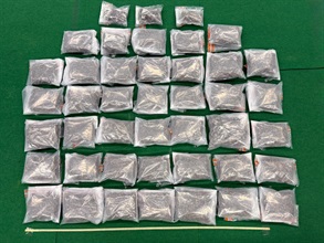 香港海关今日（八月二十九日）在香港国际机场侦破两宗旅客贩运毒品的案件，共检获超过三十公斤怀疑大麻花，估计市值共约七百万元。图示第一宗案件中检获的怀疑大麻花。