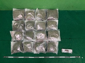 Hong Kong Customs yesterday (August 30) and today (August 31) detected two drug trafficking cases involving passengers at Hong Kong International Airport and seized about 28 kilograms of suspected cannabis buds and a suspected alternative smoking product, with a total estimated market value of about $6.4 million. Photo shows the suspected cannabis buds and a suspected alternative smoking product seized in the first case.