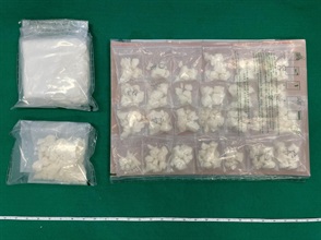Hong Kong Customs yesterday (September 1) shut down a suspected drug manufacturing centre in Tai Wai and seized about 620 grams of suspected crack cocaine and about 550g of suspected cocaine. The total estimated market value was about $1.1 million. Photo shows the suspected crack cocaine and the suspected cocaine seized.