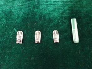 Hong Kong Customs detected a suspected dangerous drugs trafficking case today (September 11) at the Lok Ma Chau Control Point. Three suspected etomidate capsules and an e-cigarette smoking device were seized. Photo shows the suspected etomidate capsules and e-cigarette smoking device seized.