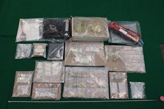 Hong Kong Customs detected two dangerous drugs cases in Tuen Mun and Hong Kong International Airport yesterday (September 16) and today (September 17) respectively, and seized a total of about 1.2 kilograms of suspected crack cocaine, about 39kg of suspected ketamine and three suspected alternative smoking products with a total estimated market value of about $13.4 million. Three persons suspected to be connected with the cases were arrested. Photo shows the suspected crack cocaine and the suspected drug manufacturing and packaging paraphernalia seized.