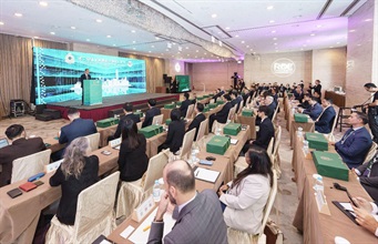 Hong Kong Customs hosted the 2nd Regional Drug Enforcement Capacity Building Workshop from September 15 to today (September 18). Photo shows the representatives of customs administrations, law enforcement agencies and international organisations, including the World Customs Organization, the International Narcotics Control Board, and the Regional Intelligence Liaison Office for Asia and the Pacific, participating in the workshop.