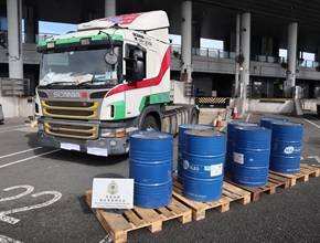 Hong Kong Customs and the Fire Services Department mounted a territory-wide special operation targeting illicit fuel activities over the past two weeks. Photo shows the illicit motor spirit and the lorry tractor seized by Customs officers in the Shenzhen Bay Control Point on September 15.