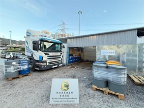 Hong Kong Customs and the Fire Services Department mounted a territory-wide special operation targeting illicit fuel activities over the past two weeks. Photo shows Customs officers cracking down on an illicit fuel storage and illicit fueling station in To Yuen Wai, Tuen Mun on September 26.