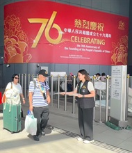 Hong Kong Customs conducted patrols during the Mainland's National Day Golden Week period at popular shopping spots in various districts and reminded traders to comply with the requirements of the Trade Descriptions Ordinance, with a view to safeguarding the rights of local consumers and visitors. Photo shows a Customs officer distributing pamphlets at the Heung Yuen Wai Control Point.