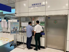 Hong Kong Customs launched a three-month pilot run for the duty stamp system on October 6. Customs officers at Duty Collection Offices of designated control points will affix a trial duty stamp to each unopened retail package of cigarettes brought into Hong Kong by incoming passengers or imported for single shipments upon full duty payment.