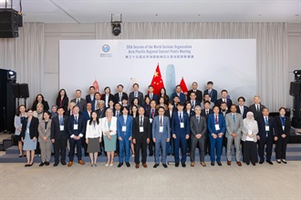 The 35th World Customs Organization Asia/Pacific (A/P) Regional Contact Points Meeting held by Hong Kong Customs concluded today (October 17). Photo shows the Commissioner of Customs and Excise, Mr Chan Tsz-tat (first row, eighth right), with other attending Hong Kong Customs officers and representatives of the A/P members and regional entities.