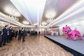 The 35th World Customs Organization Asia/Pacific Regional Contact Points Meeting held by Hong Kong Customs concluded today (October 17). Photo shows a performance by the Hong Kong Customs & Excise Dragon and Lion Dance Association at the welcoming reception.