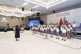 The 35th World Customs Organization Asia/Pacific Regional Contact Points Meeting held by Hong Kong Customs concluded today (October 17). Photo shows the wonderful performance by the Ying Wa Primary School Senior Choir prior to the start of the first day meeting.