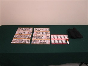 An incoming passenger was sentenced to one month and two weeks' imprisonment by the Fanling Magistrates' Courts today (October 22) for possessing duty-not-paid cigarettes and failing to declare them to Customs officers, in contravention of the Dutiable Commodities Ordinance. Photo shows the duty-not-paid cigarettes seized.