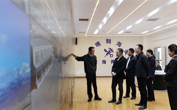 The Commissioner of Customs and Excise, Mr Chan Tsz-tat, made a visit to the Lhasa Customs District starting October 19, with the visit concluding today (October 23). Photo shows Mr Chan (second left) visiting the Shigatse International Land Port today accompanied by the Deputy Director General of the Department of International Cooperation of the General Administration of Customs of the People’s Republic of China, Mr Zhang Xiaohui (third left), and the Deputy Director General in the Lhasa Customs District, Mr Li Song (fourth left).