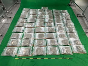 Hong Kong Customs detected two drug trafficking cases involving baggage concealment at Hong Kong International Airport yesterday (October 25) and today (October 26) and seized a total of about 30.5 kilograms of suspected cannabis buds with a total estimated market value of about $6.1 million. Photo shows the suspected cannabis buds seized in the second case.