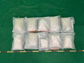 Hong Kong Customs yesterday (October 27) detected two drug trafficking cases involving baggage concealment at Hong Kong International Airport and seized about four kilograms of suspected cocaine and 12kg of suspected ketamine, with a total estimated market value of about $7.9 million. Photo shows the suspected ketamine seized in the second case.