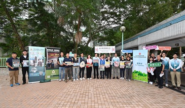Hong Kong Customs today (November 7) conducted a joint anti-illicit cigarette publicity campaign to with members of the Eastern District Council, the Tobacco and Alcohol Control Office of the Department of Health, the Police and the Housing Department at Hing Wah (1) Estate and Yiu Tung Estate in Eastern District, and to publicise the duty stamp system.