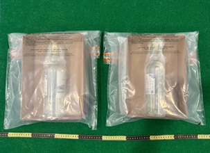 Hong Kong Customs today (November 9) detected a drug trafficking case at Hong Kong International Airport and seized about 1.5 kilograms of suspected liquid methamphetamine with an estimated market value of about $800,000. Photo shows the suspected liquid methamphetamine seized.