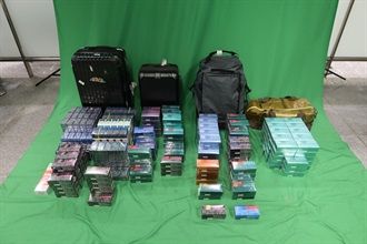 An incoming 33-year-old male passenger was sentenced to four months' imprisonment and fined $1,500 at the West Kowloon Magistrates' Courts today (November 10) for dealing with duty-not-paid cigarettes, failing to declare them to Customs officers, as well as for importing alternative smoking products, in contravention of the Dutiable Commodities Ordinance and the Import and Export Ordinance. Photo shows the duty-not-paid cigarettes and alternative smoking products seized.
