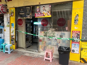 Hong Kong Customs mounted an anti-illicit cigarette enforcement operation today (November 19) and raided three suspected illicit cigarette sales outlets, seizing a total of about 3 800 suspected illicit cigarettes with an estimated market value of about $17,000 and a duty potential of about $13,000. Three persons were arrested. Photo shows a suspected illicit cigarette sales outlet in Tsuen Wan.