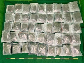 香港海關昨日（十二月十日）在香港國際機場偵破一宗行李藏毒的販毒案件，共檢獲約十三點五公斤的懷疑大麻花，估計市值約二百七十萬元。圖示為懷疑大麻花。