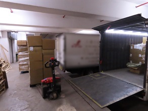 Hong Kong Customs mounted enforcement operations to combat illicit cigarette smuggling activities involving air passengers and shut down related illicit cigarette storage centres between September and December, successfully neutralising a transnational syndicate that smuggled illicit cigarettes through air passengers. Photo shows some of the illicit cigarettes seized in a logistic centre.