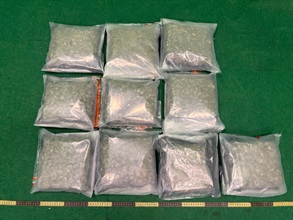 香港海關昨日（一月十一日）在香港國際機場偵破兩宗行李藏毒的販毒案件，共檢獲約十一點五公斤的懷疑大麻花，估計市值約二百三十萬元。圖示第二宗案件中檢獲的懷疑大麻花。