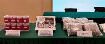 Hong Kong Customs conducted a large-scale anti-narcotics operation at Hong Kong International Airport from October 1 to December 31 last year to combat drug trafficking activities by aviation channels. During the operation, Hong Kong Customs, Mainland and overseas law enforcement agencies detected a total of 183 drug cases, seizing around 1.4 tons of suspected drugs including ketamine, cannabis, methamphetamine, cocaine, MDMA and heroin, with an estimated market value of over $431 million. Sixty-two persons suspected to be connected with the cases were arrested. Photo shows some of the suspected drugs seized.
