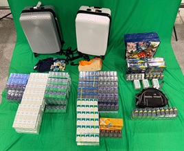 一名入境男旅客因進口未完稅香煙及未有向海關人員作出申報，違反《應課稅品條例》，今日（一月二十一日）在西九龍裁判法院被判處監禁五個月。圖示檢獲的未完稅香煙。