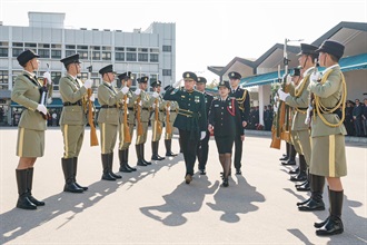 Hong Kong Customs Passing-out Parade was held today (February 6). Photo shows the Commissioner of Customs and Excise, Mr Chan Tsz-tat, inspecting the Customs and Excise Department Guards of Honour.