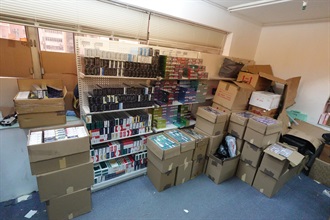 Hong Kong Customs shut down a suspected illicit cigarette and alternative smoking product storage centre in Mong Kok yesterday (March 3), seizing a total of about 76 000 suspected illicit cigarettes and about 192 000 suspected alternative smoking products (ASPs), with a total estimated market value of about $920 000. The duty potential of the suspected illicit cigarettes was about $250 000. One person involved in the case was arrested. Photo shows the suspected illicit cigarette and ASP storage centre shut down by Customs officers.