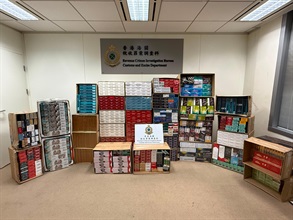 Hong Kong Customs detected a suspected illicit cigarette and alternative smoking product storage and distribution case in Ma On Shan yesterday (July 7). A total of about 390 000 suspected illicit cigarettes and 15 000 alternative smoking products were seized. The total estimated market value was about $1.78 million while the duty potential was about $1.3 million. A local man was arrested. Photo shows the suspected illicit cigarettes and alternative smoking products seized.