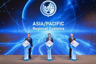 Hong Kong Customs, in the capacity of the World Customs Organization Vice-Chair for the Asia/Pacific Region, hosted the Regional Conference on Smart Customs starting March 11 for three consecutive days, with the conference concluding today (March 13). Photo shows the Secretary for Security, Mr Tang Ping-keung (centre); the Commissioner of Customs and Excise, Mr Chan Tsz-tat (left); and the Assistant Commissioner (World Customs Organization) of Customs and Excise, Mr Li Kin-kei (right), officiating at the opening ceremony.