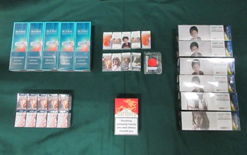 一名入境男旅客因管有未完稅香煙和未有向海關人員作出申報，違反《應課稅品條例》，今日（三月十七日）在粉嶺裁判法院被判處監禁六星期二十日及罰款四千元。圖示檢獲的未完稅香煙。