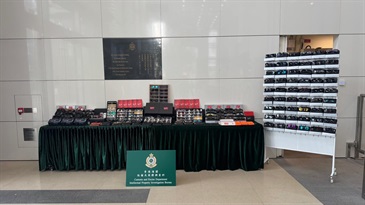 Hong Kong Customs mounted a special enforcement operation on March 17 and 18 across the territory to combat the sale of counterfeit goods activities and seized about 2 500 items of suspected counterfeit sunglasses and glasses, with a total estimated market value of about $2.2 million. Five persons were arrested. Photo shows the suspected counterfeit sunglasses and glasses seized.