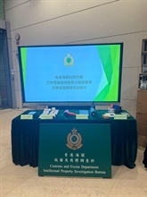 Hong Kong Customs mounted a special enforcement operation yesterday (March 19) in Tuen Mun to combat the sale of counterfeit computer storage devices by a computer storage device distributor, and seized about 17 000 items of suspected counterfeit computer storage devices, including about 14 000 pieces of hard disks and about 3 000 pieces of memory cards, with a total estimated market value of about $25 million. One person was arrested. Photo shows some of the suspected counterfeit computer storage devices seized.