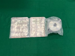 Hong Kong Customs detected two dangerous drugs cases at Hong Kong International Airport and Ho Man Tin on March 21 and yesterday (March 23) respectively, and seized a total of about 8 kilograms of suspected ketamine, about 2.3kg of suspected cocaine and about 1.1kg of suspected crack cocaine, with a total estimated market value of about $6.6 million. Three persons suspected to be connected with the cases were arrested. Photo shows the suspected cocaine and the suspected crack cocaine seized in the second case.