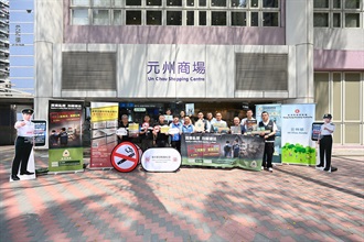 Hong Kong Customs today (March 25) conducted joint anti-illicit cigarette publicity activities with members of the Sham Shui Po District Council, the Tobacco and Alcohol Control Office of the Department of Health and the Housing Department at So Uk Estate and Un Chau Estate in Sham Shui Po. Customs also publicised the Duty Stamp System.