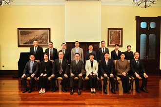 The Commissioner of Customs and Excise, Mr Chan Tsz-tat (front row, fourth left), and the Director General of the Guangdong Sub-Administration of the General Administration of Customs of the People's Republic of China (GSAC), Ms Zhang Geping (front row, fourth right), today (March 26) led respective delegations to attend the 2026 Review Meeting between the GSAC and Hong Kong Customs. Photo shows members of both delegations.
