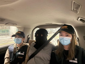 Hong Kong Customs yesterday (March 26) detected a drug trafficking case involving an incoming passenger at Hong Kong International Airport and seized about 4 kilograms of suspected cannabis buds, with an estimated market value of about $900,000. Photo shows the 25-year-old arrested woman.