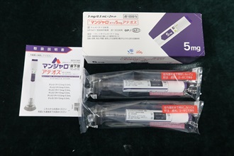 香港海关于三月下旬侦破三宗输入怀疑受管制针剂及药剂制品案件，检获二十支怀疑含有第一部毒药的针剂，估计市值约一万三千元。图示部分检获的针剂。