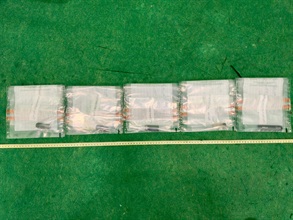 Hong Kong Customs yesterday (April 8) detected two drug trafficking cases involving passengers at Hong Kong International Airport and seized about 1 kilogram of suspected MDMA, about 600 grams of suspected liquid methamphetamine and five pieces of suspected alternative smoking products, with a total estimated market value of about $470,000. Photo shows the suspected alternative smoking products seized in the second case.