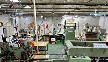 Hong Kong Customs shut down an underground cigarette factory in Fanling yesterday (April 9), and seized about 31.92 tons of suspected duty-not-paid manufactured tobacco and 1.23 million sticks of suspected illicit cigarette. The total estimated market value of all seizure was about $220 million, while the duty potential was about $130 million. Six persons suspected to be connected with the case were arrested. Photo shows the machines for producing and packaging illicit cigarettes seized in the metal hut.