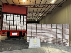 Hong Kong Customs raided two suspected illicit cigarette storage centres in Fanling and seized more than 8.8 million suspected illicit cigarettes yesterday (April 9). The total estimated market value of the suspected illicit cigarettes was about $39.7 million, while the duty potential was about $29.1 million. One man suspected to be in connection with the case was arrested. Photo shows the suspected illicit cigarettes seized inside one of the warehouses and a medium goods vehicle.