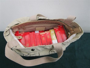 An incoming passenger was sentenced to four weeks' imprisonment with a fine of $1,000 by the Fanling Magistrates' Courts today (April 17) for importing duty-not-paid cigarettes and failing to declare them to Customs officers, in contravention of Dutiable Commodities Ordinance (DCO). Photo shows the duty-not-paid cigarettes seized.