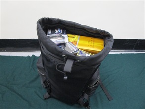 Two incoming passengers were sentenced to three months' and two months' imprisonment respectively by the Fanling Magistrates' Courts today (April 23) for possessing duty-not-paid cigarettes and failing to declare them to Customs officers in contravention of the Dutiable Commodities Ordinance. Photos show the duty-not-paid cigarettes seized from the personal baggage of a 50-year-old incoming male passenger.