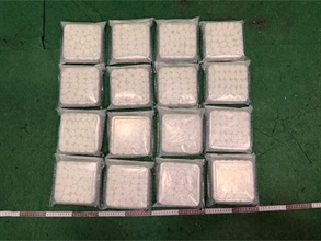 Hong Kong Customs yesterday (May 2) and today (May 3) detected three drug trafficking cases involving passengers at Hong Kong International Airport and seized about 11.6 kilograms of suspected heroin and 6 kg of suspected cannabis buds, with a total estimated market value of about $8.3 million. Photo shows the suspected heroin seized in the first case.