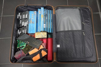 An incoming passenger was sentenced to four weeks' imprisonment with a fine of $2,000 by the Kowloon City Magistrates' Courts today (May 6) for possessing duty-not-paid cigarettes and failing to declare them to Customs officers, in contravention of the Dutiable Commodities Ordinance. Photo shows the duty-not-paid cigarettes seized.