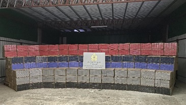 Hong Kong Customs yesterday (February 2) seized about 3.6 million suspected illicit cigarettes with an estimated market value of about $10 million and a duty potential of about $6.9 million in Yuen Long. Photo shows the suspected illicit cigarettes seized.