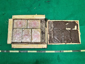 Hong Kong Customs today (May 25) detected a drug trafficking case at Hong Kong International Airport. About 1.9 kilograms of suspected heroin, with an estimated market value of about $1.1 million, and one duty-not-paid cigarette were seized. Photo shows the suspected heroin concealed in the wooden box.