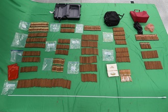 An incoming passenger was sentenced to 80 days of imprisonment and fined $1,000 by the Shatin Magistrates' Courts today (May 25) for possessing duty-not-paid cigars and failing to declare them to Customs officers, in contravention of the Dutiable Commodities Ordinance. Photo shows the duty-not-paid cigars seized.