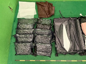 Hong Kong Customs today (May 26) detected two drug trafficking cases involving passengers at Hong Kong International Airport and seized about 11 kilograms of suspected cannabis buds and 18kg of suspected ketamine, with a total estimated market value of about $8.85 million. Photo shows the suspected cannabis buds concealed in left side compartment of the check-in baggage in the first case.